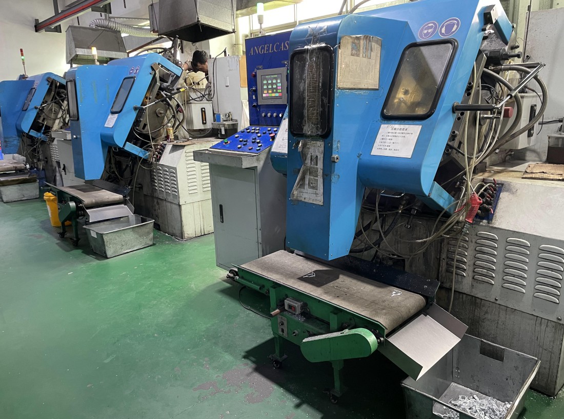 Zinc alloy die-casting forming workshop1